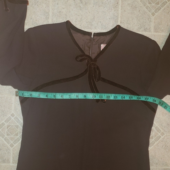 CAROLINA HERRERA VINTAGE SAKS DRESS - Picture 4 of 8